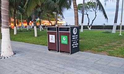 Phường Nha Trang lắp đặt mới 48 thùng rác công cộng 2 ngăn, góp phần xây dựng đô thị xanh - sạch - đẹp